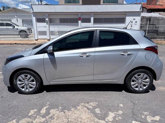 HYUNDAI HB20 1.0 COMFORT PLUS 12V FLEX 4P MANUAL HYUNDAI HB20 1.0 COMFORT PLUS 12V FLEX 4P MANUAL